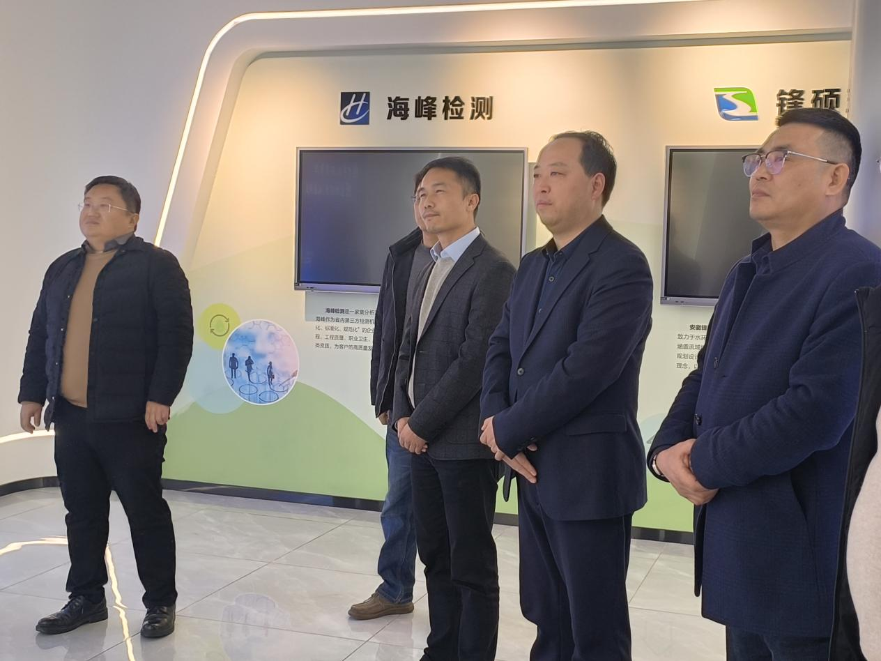 并肩同筑新時(shí)代，攜手共創(chuàng)新未來